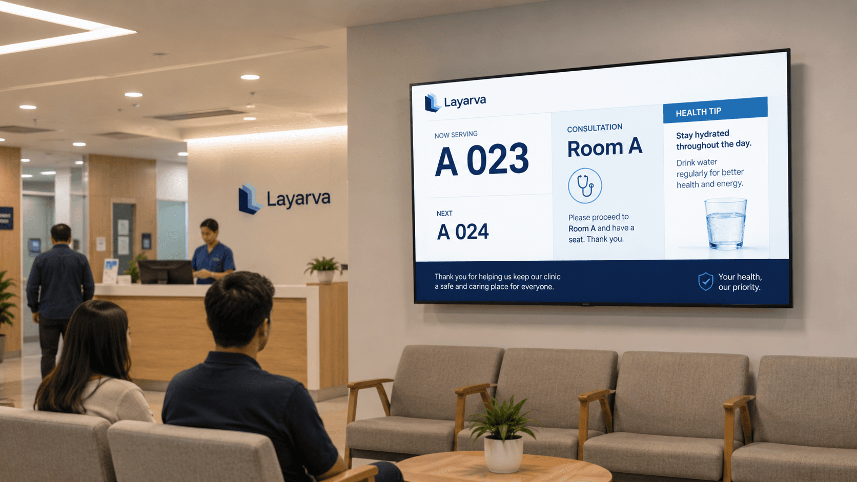 Area tunggu klinik dengan display yang menampilkan informasi antrean